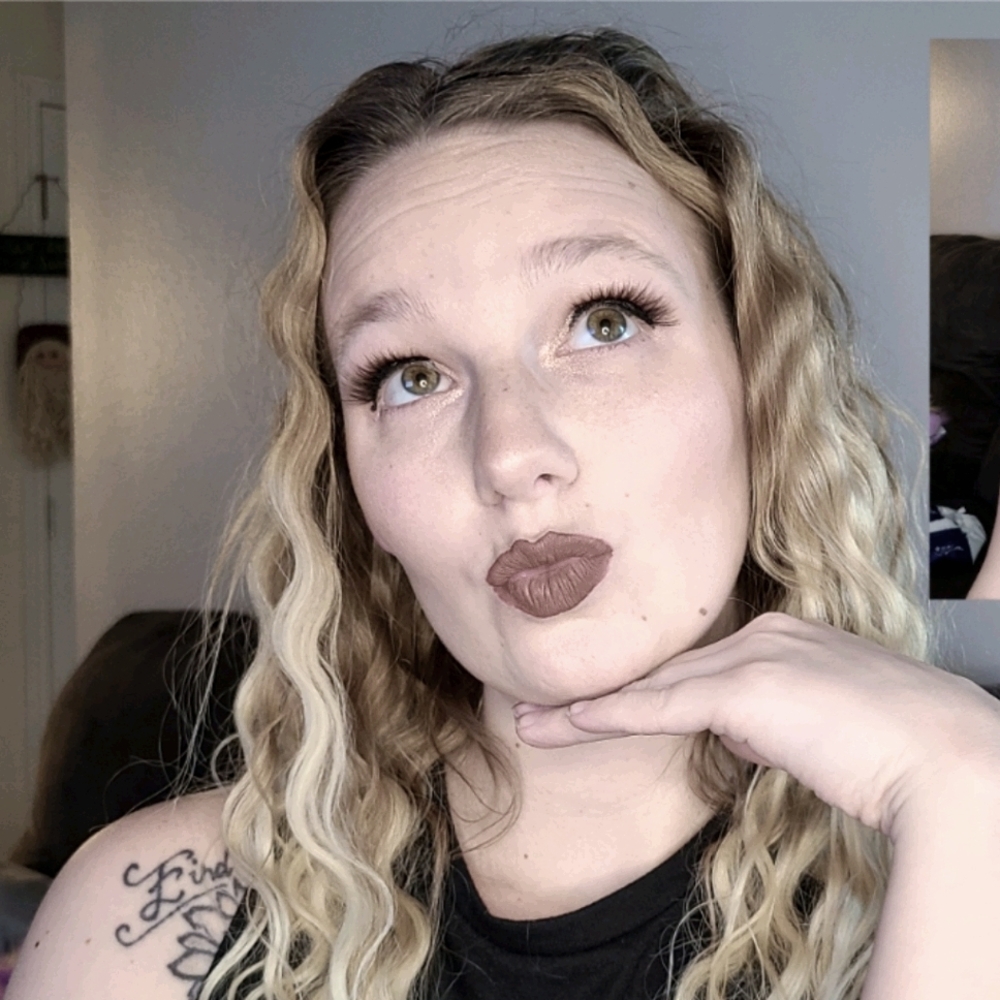 Meet your Posher, Kurie